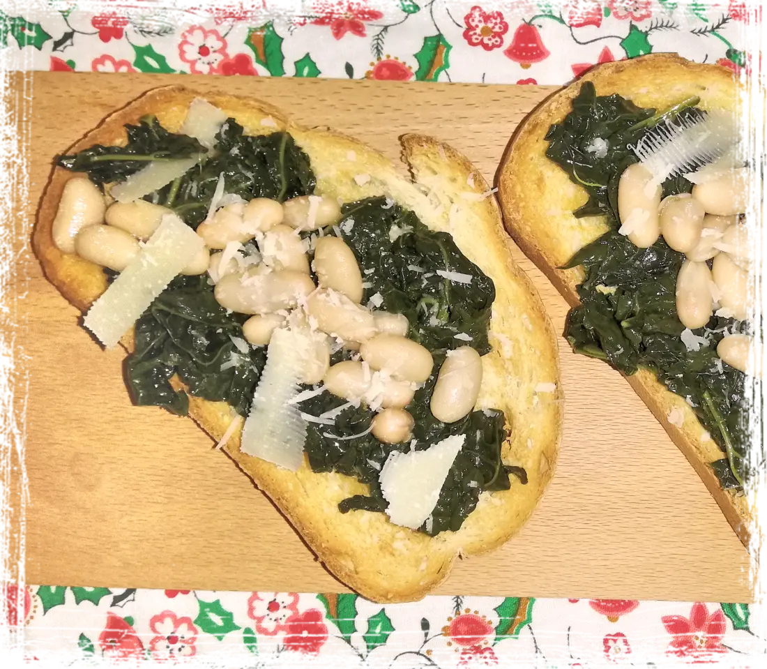 Crostini rustici con cavolo nero, cannellini e pecorino