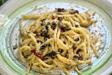 Spaghettoni alle erbe aromatiche