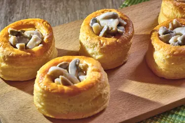 Vol-au-vent ripieni di funghi champignon