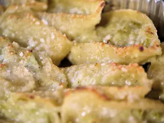 Conchiglioni al forno ripieni di broccolo romanesco