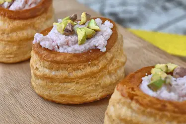 Vol-au-vent con mousse di mortadella e pistacchi