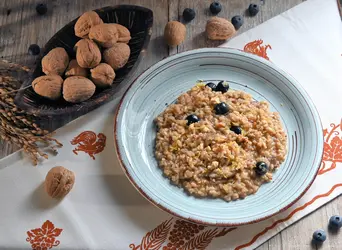 Risotto ai porcini con mirtilli e noci