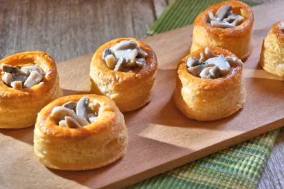 Vol-au-vent ripieni di funghi champignon