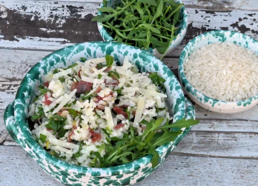 Insalata di riso al lime con bresaola e rucola