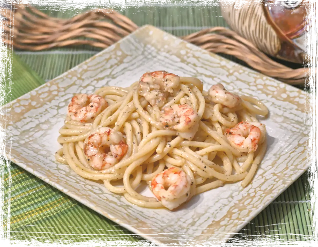 Spaghettoni cacio e pepe con gamberi