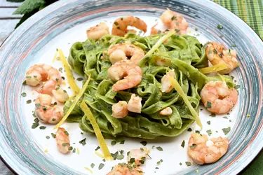 Tagliatelle verdi con mazzancolle e zenzero