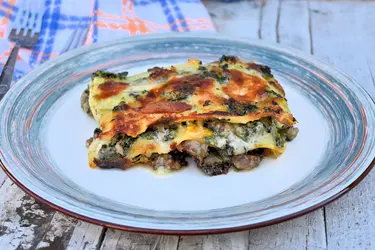 Lasagne con salsiccia, cavolo nero, zucca e provola