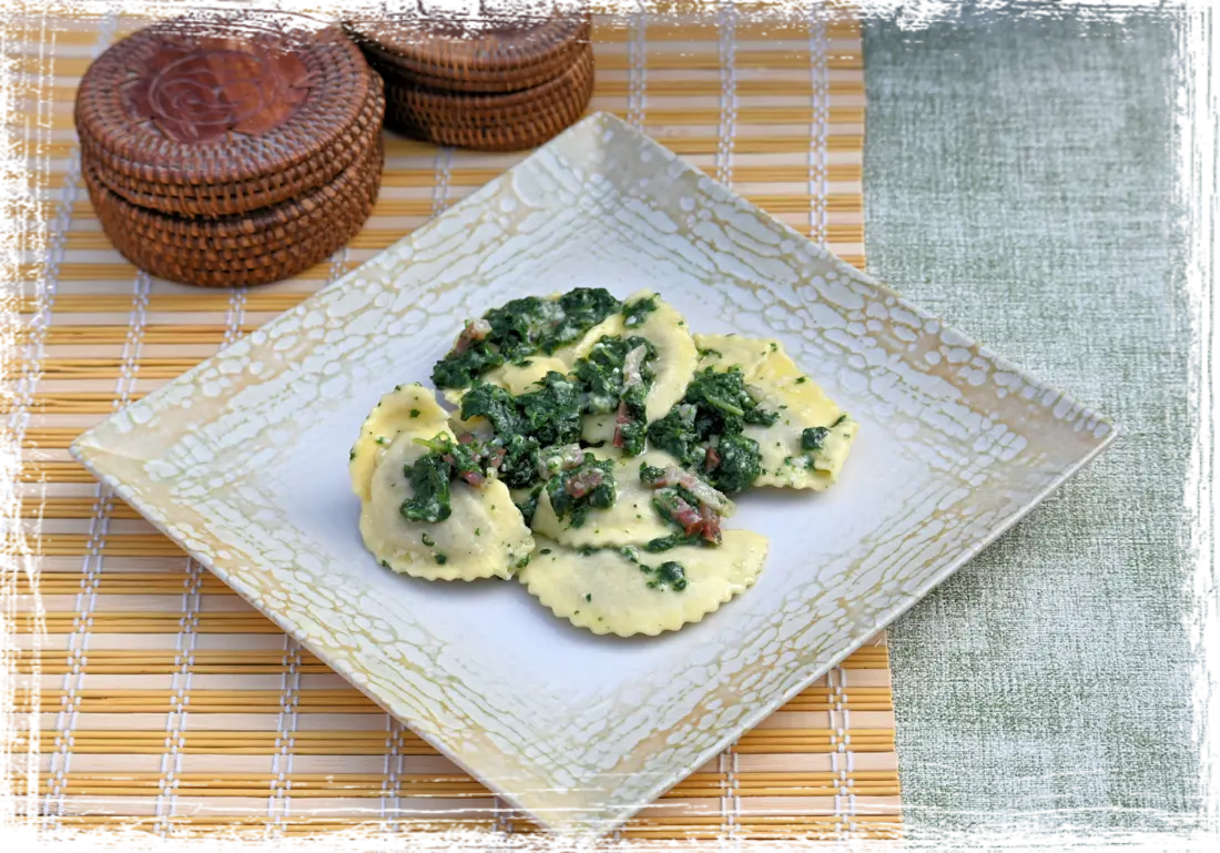 Mezzelune con borragine e pancetta affumicata