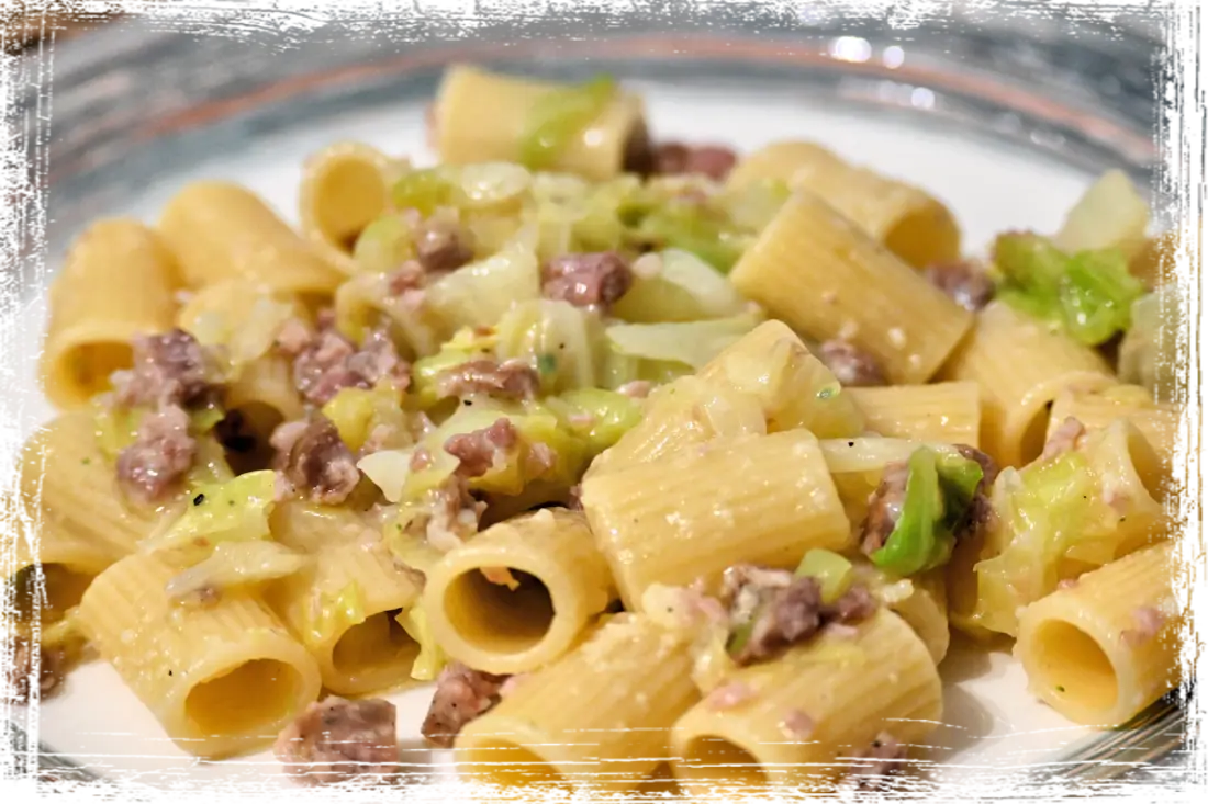 Mezzi rigatoni con ciuìga e verza