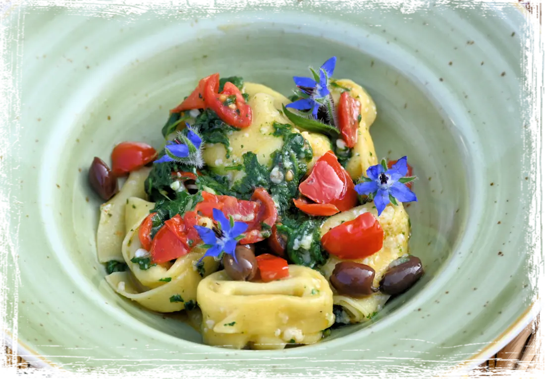 Tortelloni di ricotta con borragine e olive taggiasche