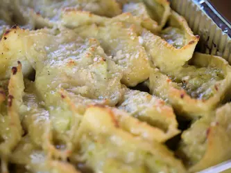 Conchiglioni al forno ripieni di broccolo romanesco