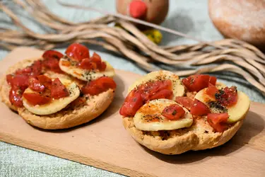 Frisa salentina con zucca trombetta e pomodorini