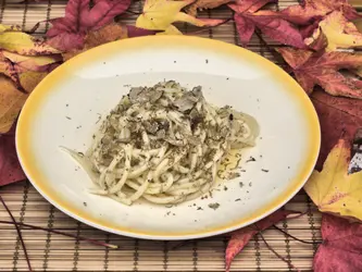 Spaghettoni cacio e pepe con tartufo nero