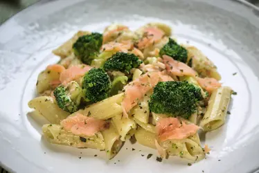 Penne con salmone e broccoli