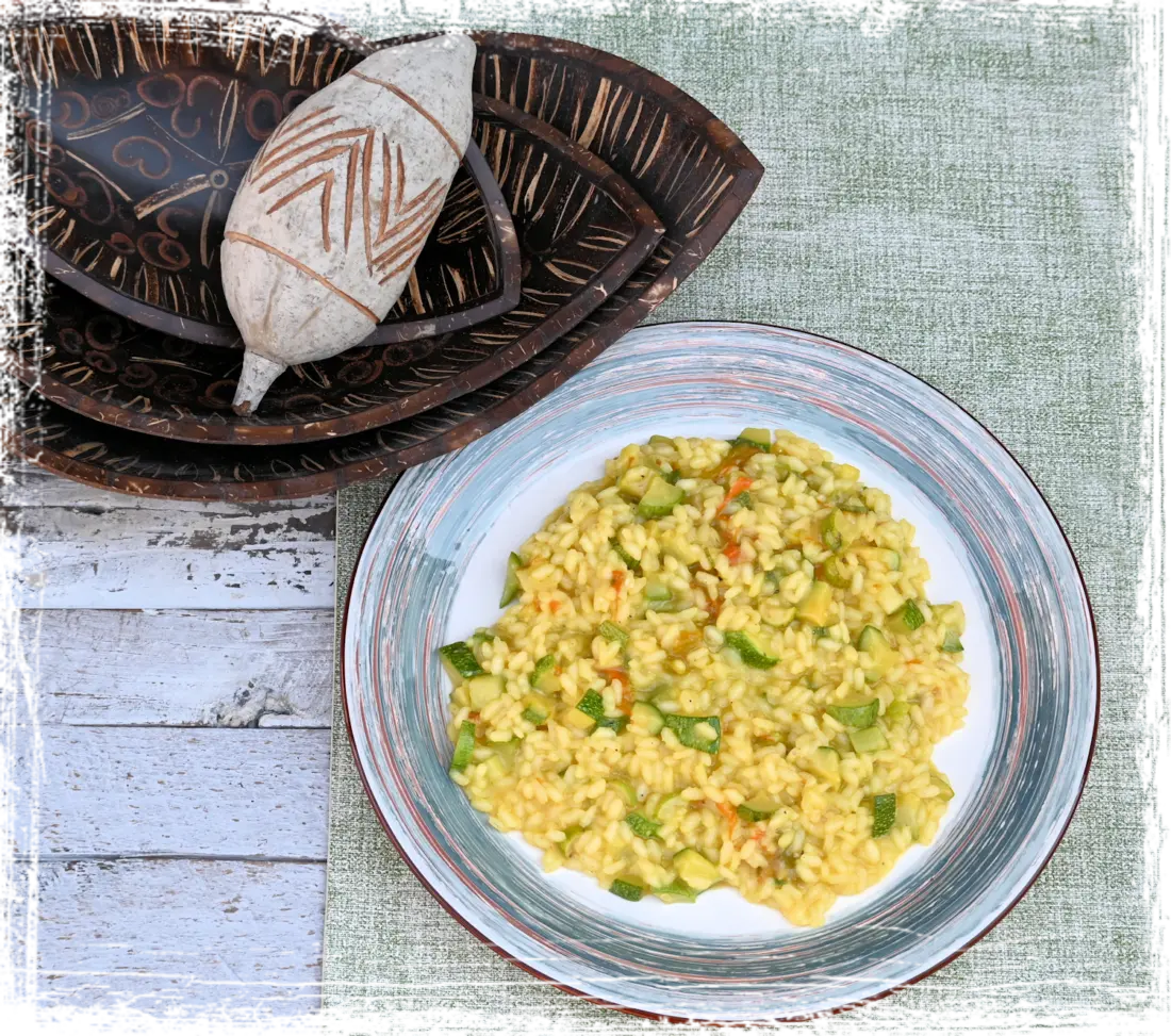 Risotto con le zucchine e i suoi fiori allo zafferano