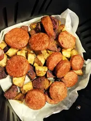 Knödelwurst e batata in friggitrice ad aria